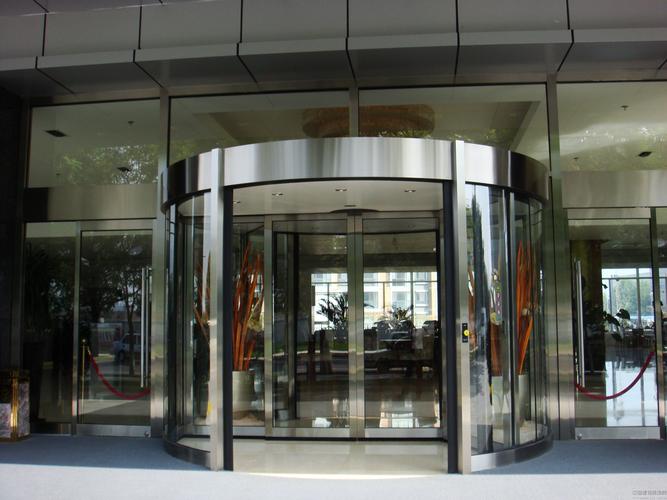 江蘇酒店豪華旋轉(zhuǎn)門(mén)廠家引領(lǐng)酒店門(mén)戶潮流,高端奢華