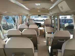 豐田柯斯達(dá)（考斯特）豪華版 自動(dòng)門(mén)與豪華旋轉(zhuǎn)門(mén)配置解析與市場(chǎng)參考